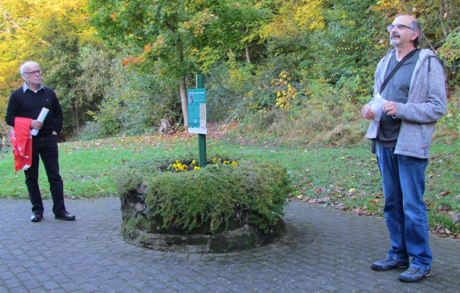 Erinnerungstafeln am NaturFreundehaus Kirkel